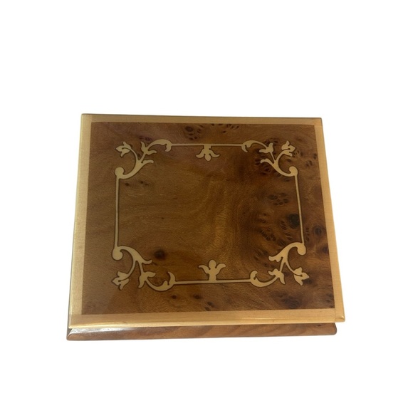 Italian Wood Inlay Musical Jewelry Box - Hand-Wound & Beautifully Crafted - Picture 12 of 14